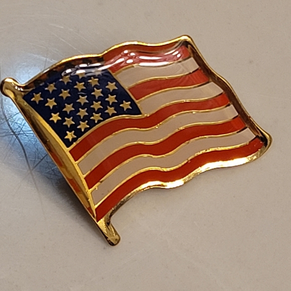 USA FLAG Vintage Enamel Pin - Picture 3 of 8